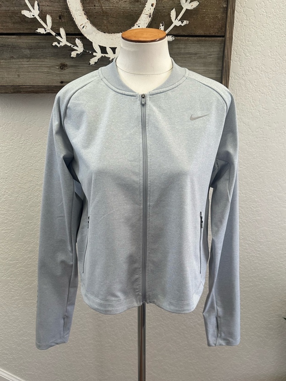 Nike Running‎ Women's Light Gray Stretchy Zip-Front  Athletic Jacket size Large
